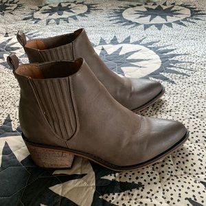 Anthropologie women’s Booties 8.5